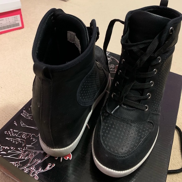 Ankle Booties ( hidden heels) - Picture 4 of 4